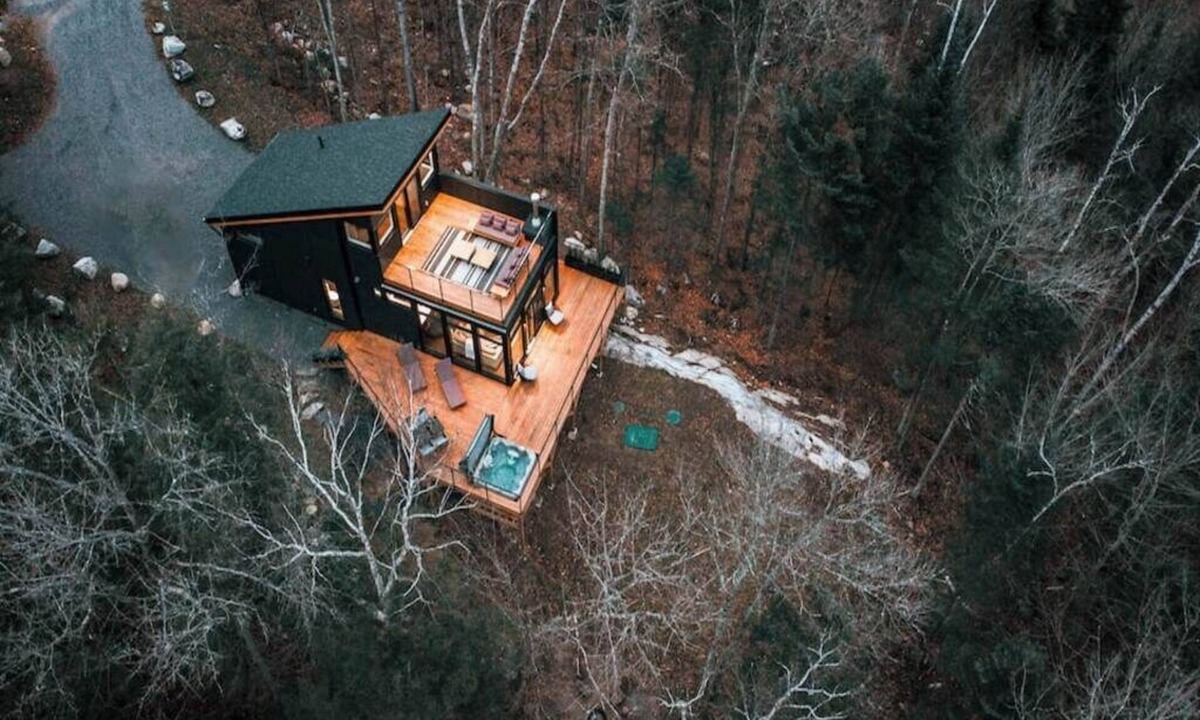 La Conception Cottage | Ökohaus Mont-Tremblant: Private Luxury Nordic Eco Cabin with Spa & Sauna
