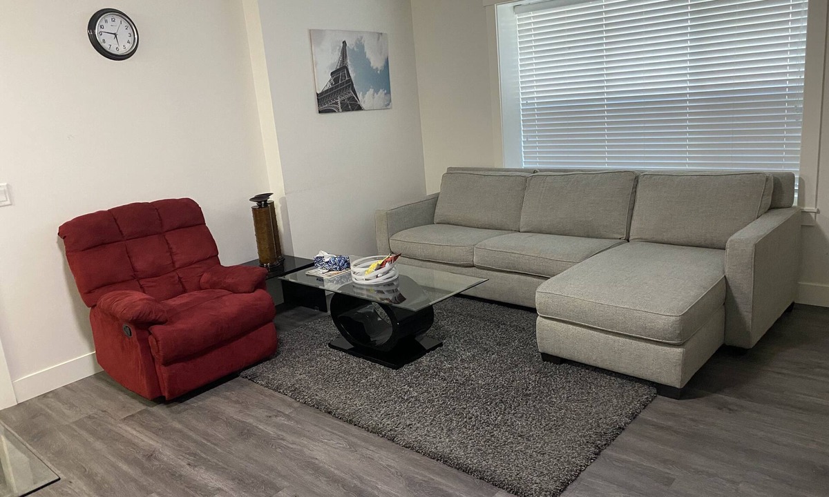 South Clearbrook House | One Bedroom, Separate Entrance, AC, Free Parking, Entire Suite