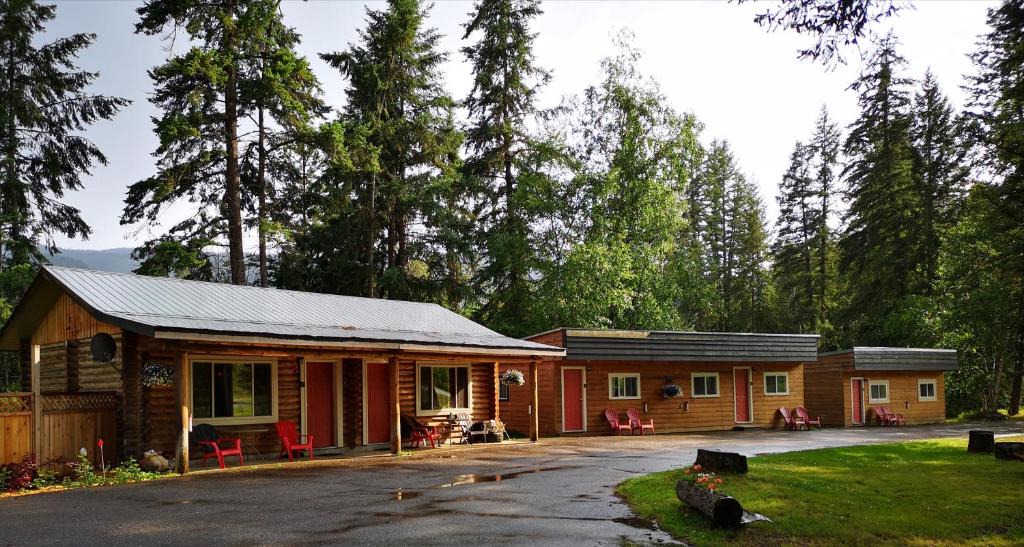 Clearwater Hotel | Overlook Inn & Cabins