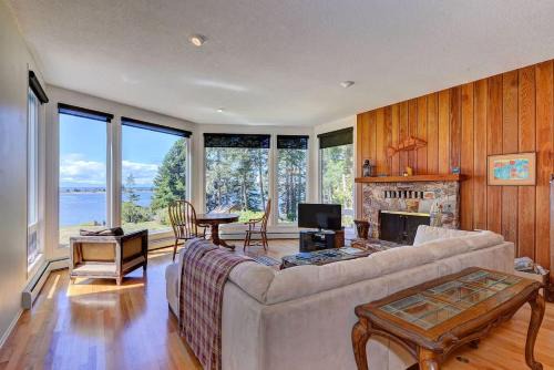 East Sooke House | Pacific Coast Beach House by EMR Vacation Rentals