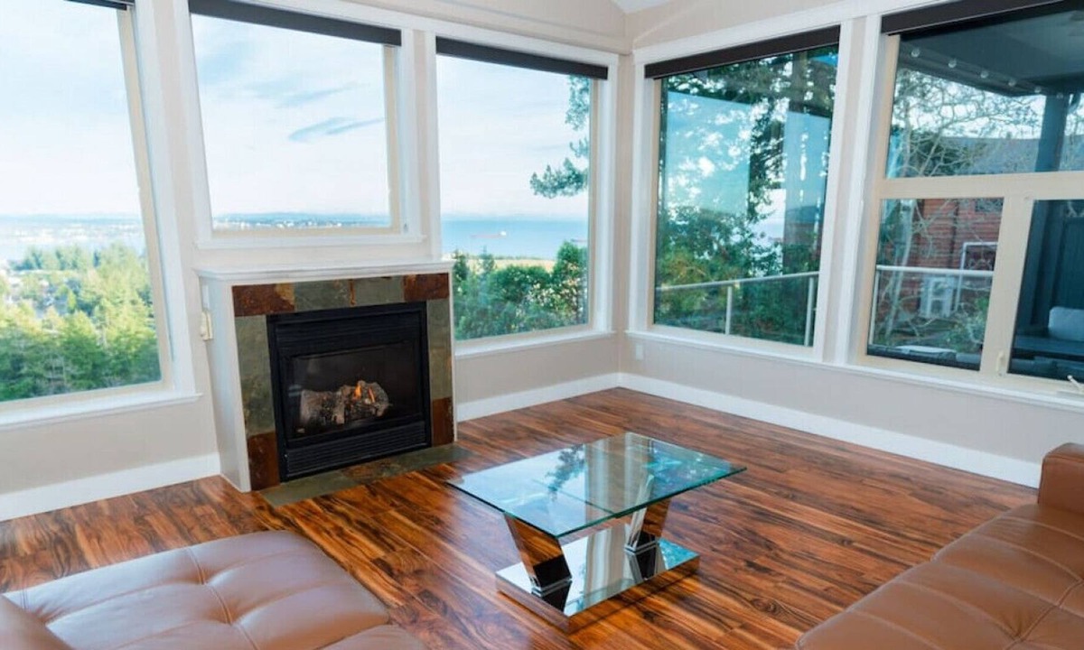 Colwood House | Pacific Outlook Retreat