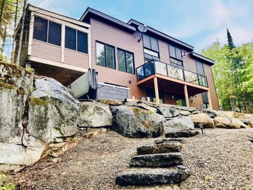 Chertsey House | Panoramic Lakefront Chalet with Hot Tub & Firepit