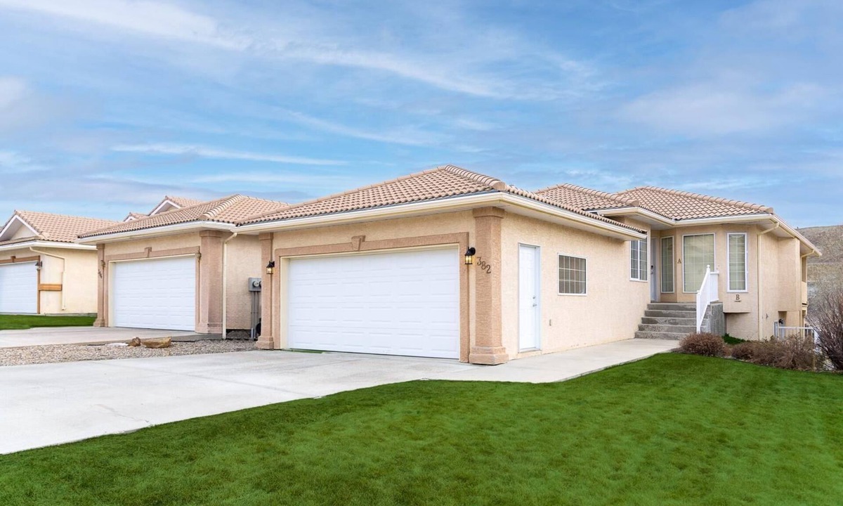 Lethbridge Villa | Paradise Canyon Golf Resort - Signature Villa 382