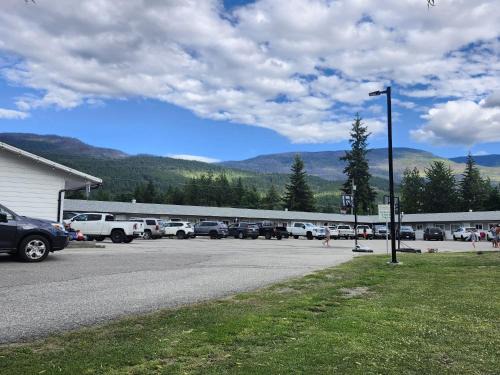Sicamous Hotel | Paradise Motel