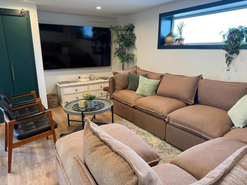 Saanich East Apartment | Parkside Family Apartment at Horner Park