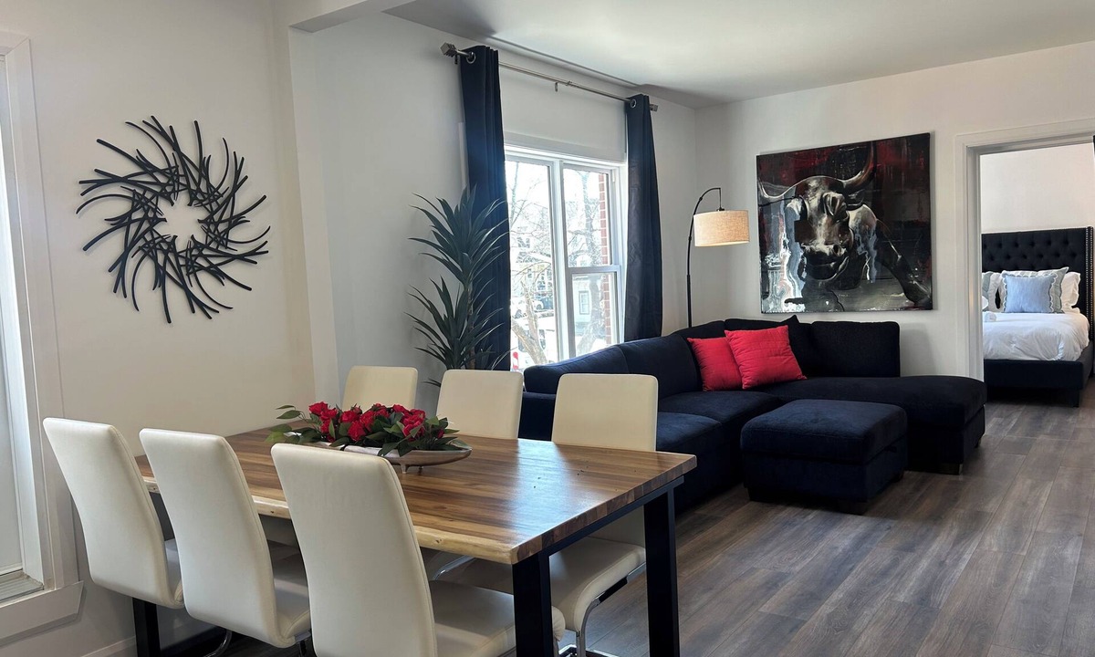 Desjardins Apartment | Passion, 2 Queen-size bed, Air-conditioned, Balcony, Free parking