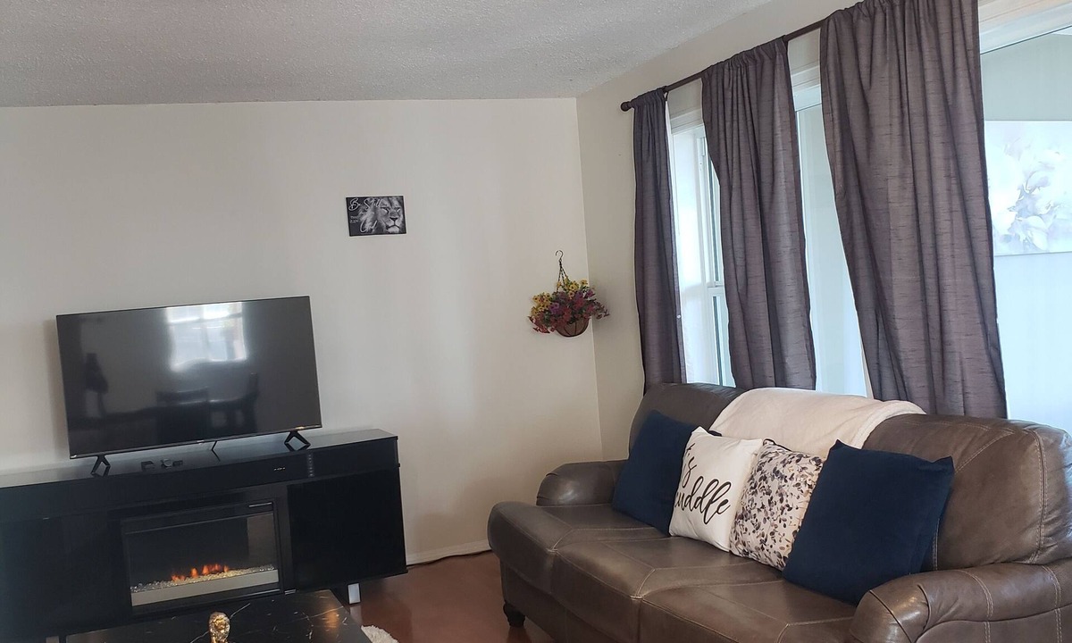 Dawson Creek House | Peaceful/Relaxing/No Shared Spaces/Pet friendly Dawson Creek BC Home