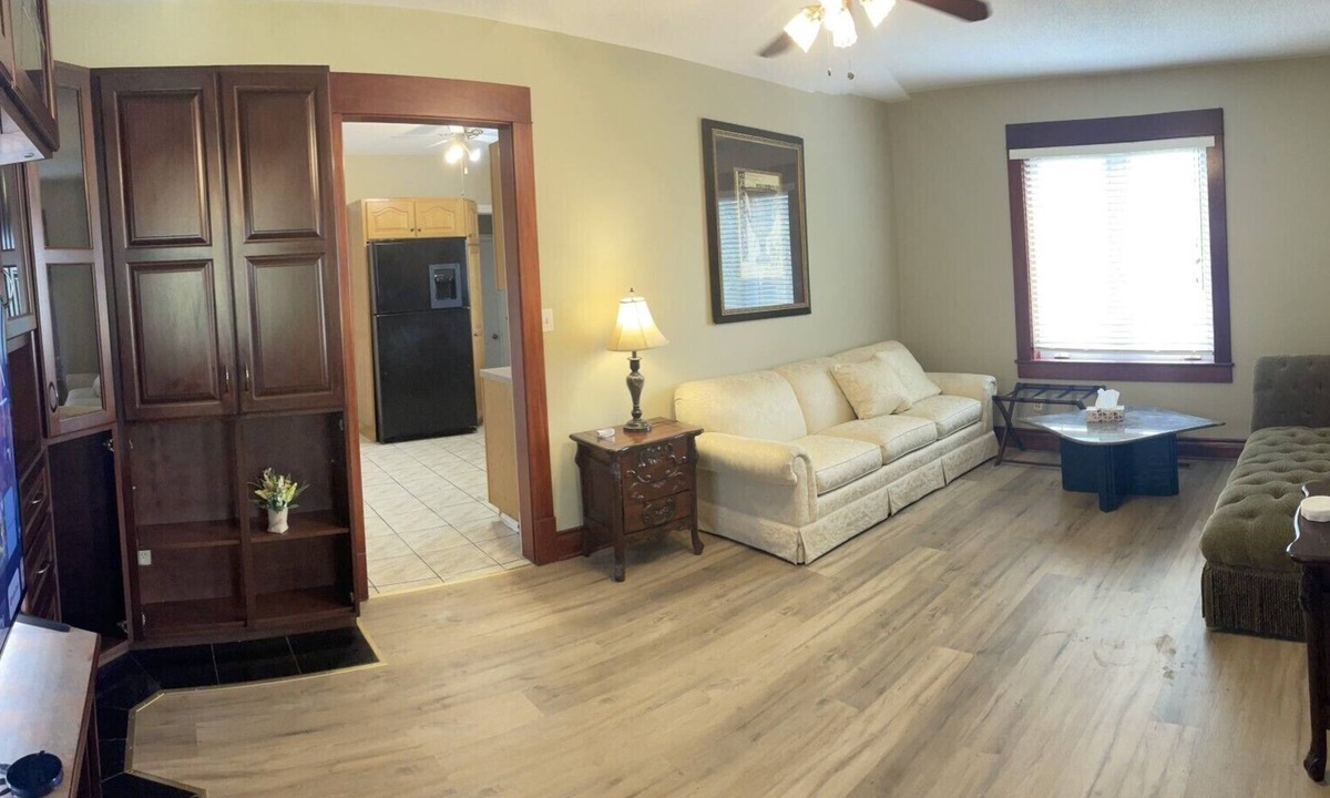 Niagara Falls House | Peaceful Residence on Palmer
