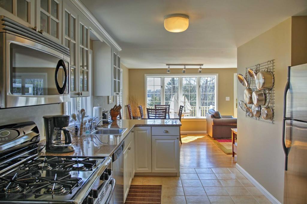 Freeport Apartment | Peaceful Waterfront Apt w/Deck, 22 Mi to Portland