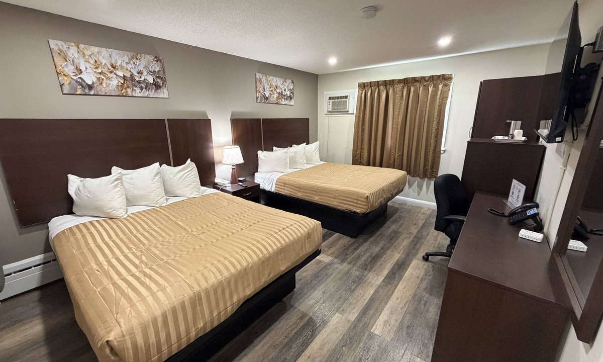 Perth Hotel | Perth Plaza Inn & Suites