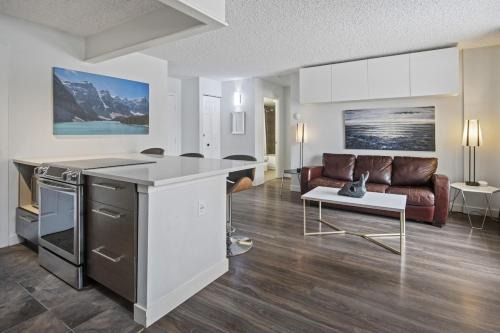 Beltline Apartment | Pet-friendly 1 bedroom | Stampede & BMO | Parking