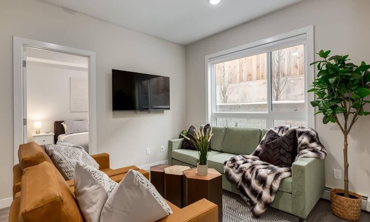 Shaganappi Apartment | Pet Friendly Apartment w/Free Underground Parking