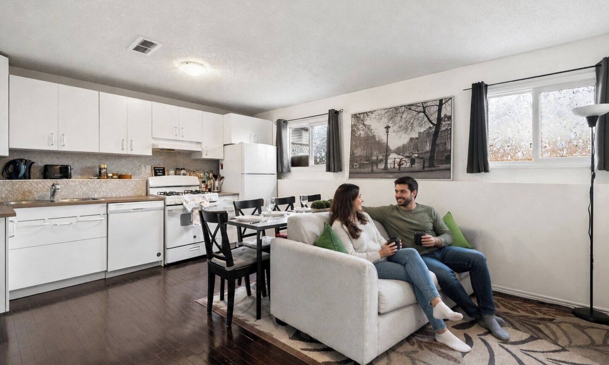 Southeast Calgary House | Pet Friendly » Fully Equipped » 1 BR » Netflix