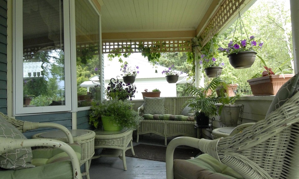 Stettler Bed & Breakfast | Phoenix House B&B