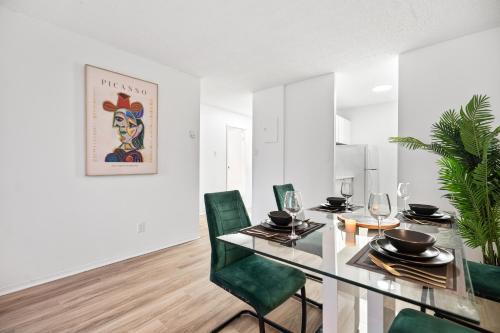 Milton Park Apartment | Picasso Residence Montreal