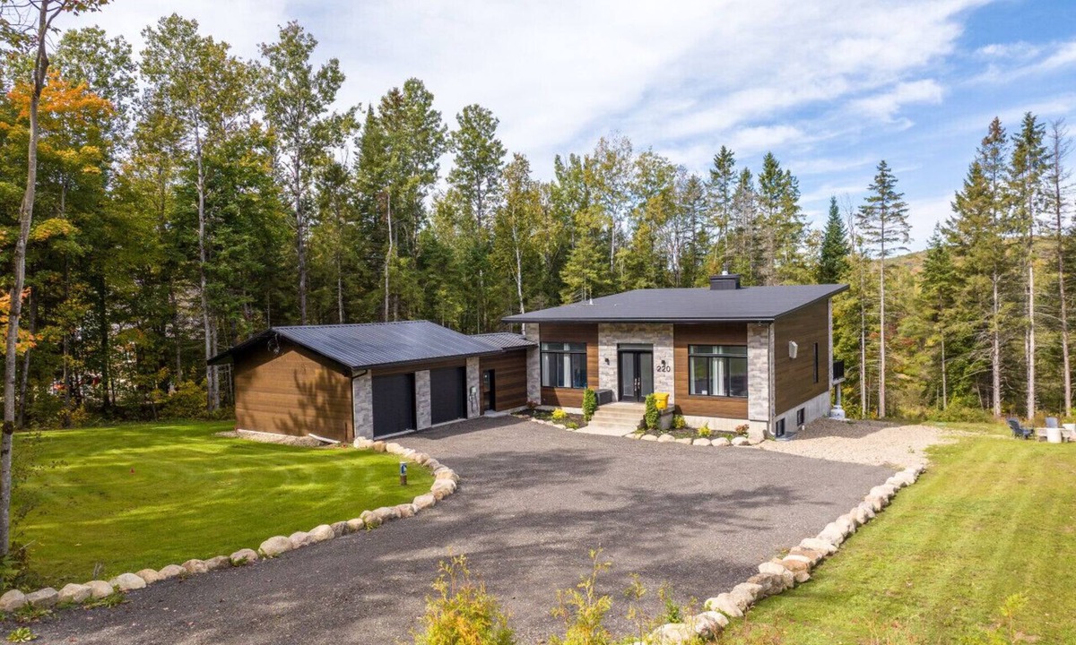 Saint-Jean-de-Matha House | Piece Of Heaven |Hot Tub | 16 Guests |Pool Table