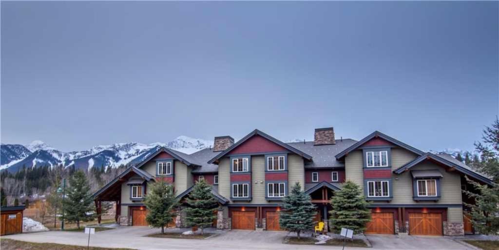 Fernie Ski Chalet | Pinnacle Ridge Chalets by Fernie Lodging Co