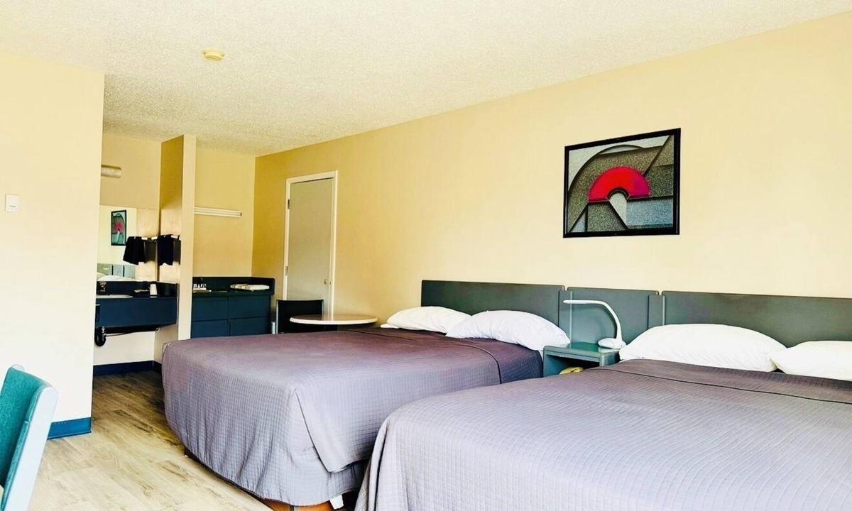 Stettler Hotel | Plains Motor Inn