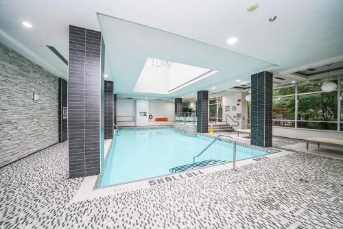 Downtown Mississauga Apartment | PlanURstay - 310 Burnhamthorpe Road West