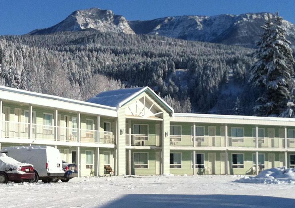 Golden Hotel | Ponderosa Motor Inn