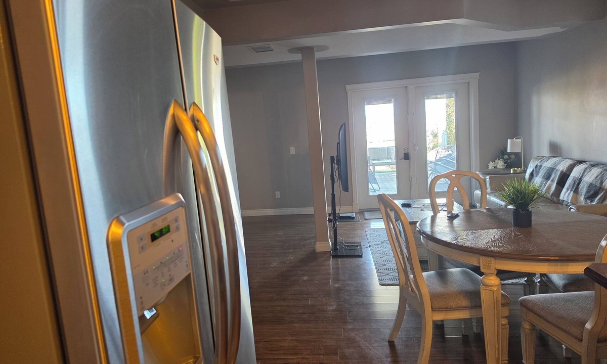 Timberlea House | Pondside 2BR Retreat | 20 Min to Suncor Relax & Recharge Relaxing Pondside