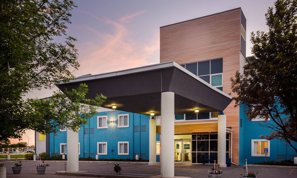 Medicine Hat Hotel | Prairie Crest Medicine Hat