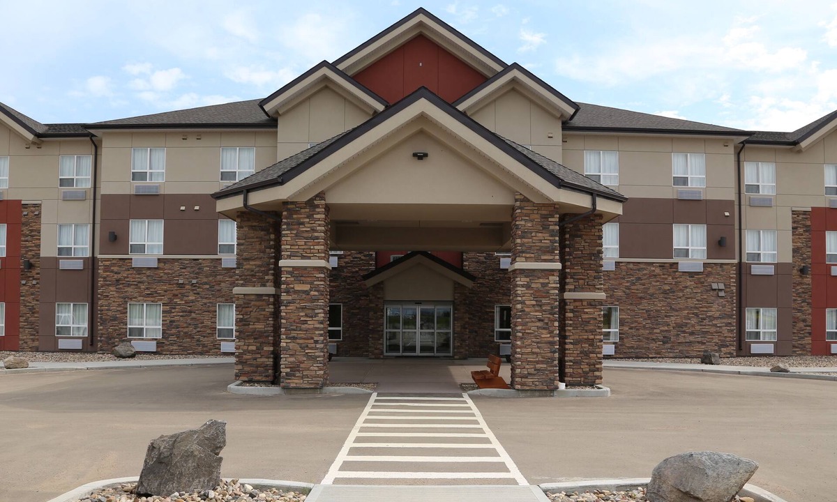 Macklin Hotel | Prairie Moon Inn & Suites Macklin