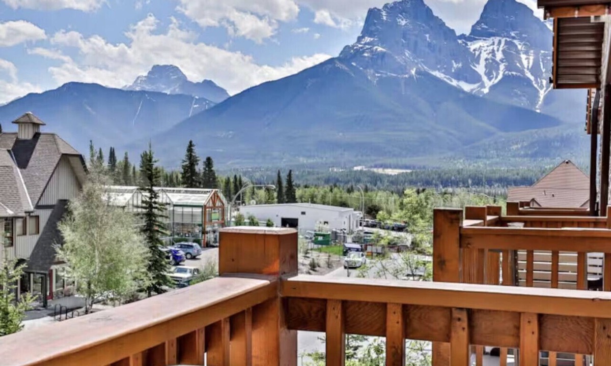 Canmore Apartment | Premier Mountain Retreat [Top Floor/Heated Pool/Hot tub]