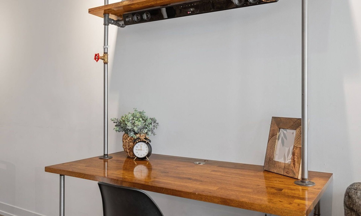 Fashion District Apartment | Prime Downtown Location | Lux King West 1 BD Unit | Near TTC, Cafes, Restaurants