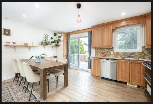 Brossard House | Private Bed Room in a Beautiful Family House
