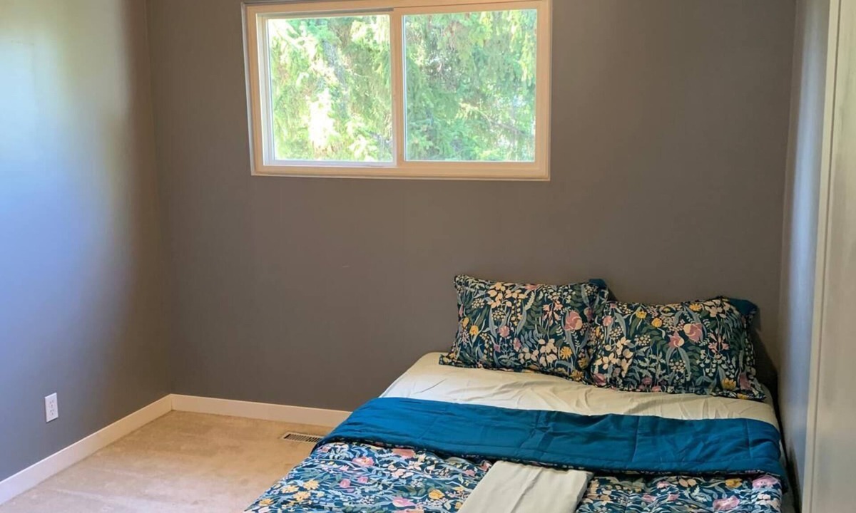 Southeast Edmonton House | Private bedroom with a Shared washroom in a shared home in Edmonton, Canada