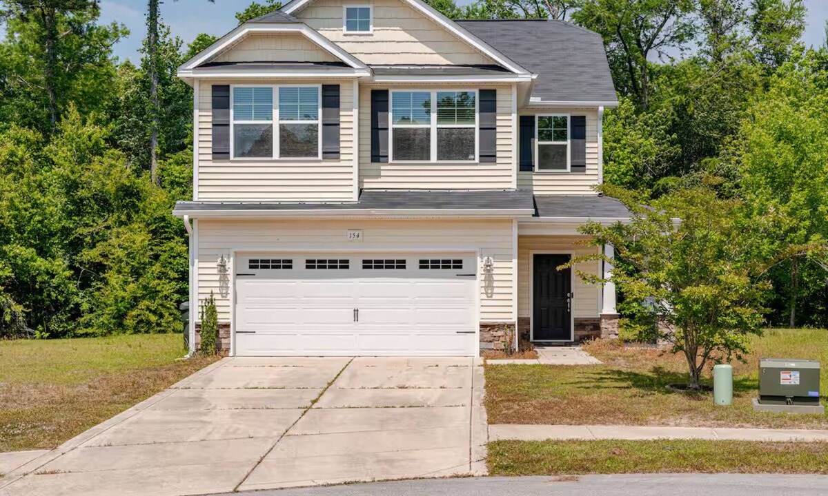 Hampstead House | Private Home Close to Topsail Beaches!