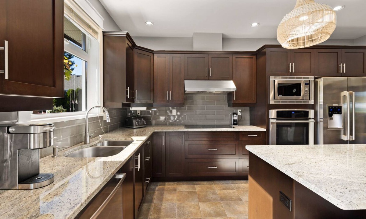 Sidney House | Private House Rental! Classic, Elegant, Comforting