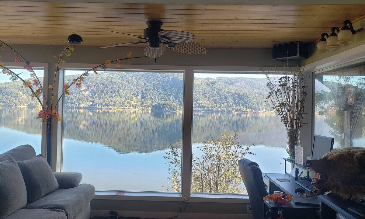 Canim Lake House | Private Lakefront Retreat w/hot tub & Tiki Boat