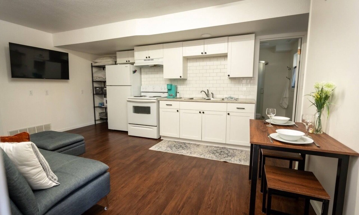 Lethbridge House | PRIVATE Main-Level Suite for Work & Play