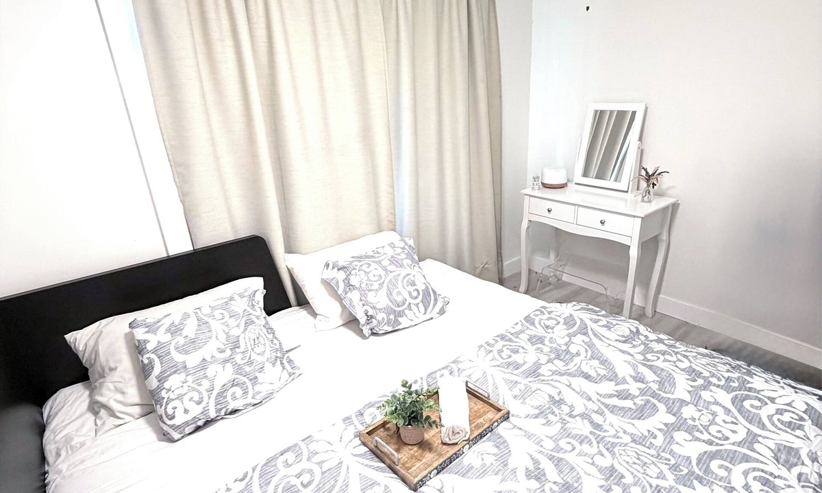 Delta House | Private One Bedroom Private entry 15 min to YVR