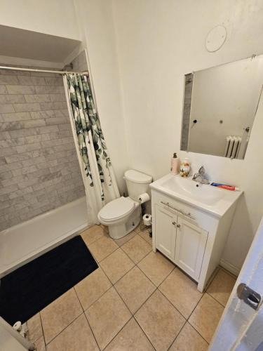 Wellington Place House | Private Room for MAJOR INTERNATIONAL SPORTING EVENT WORLDCUP Lovers-Direct Access to BMO FIELD-FAST WIFI
