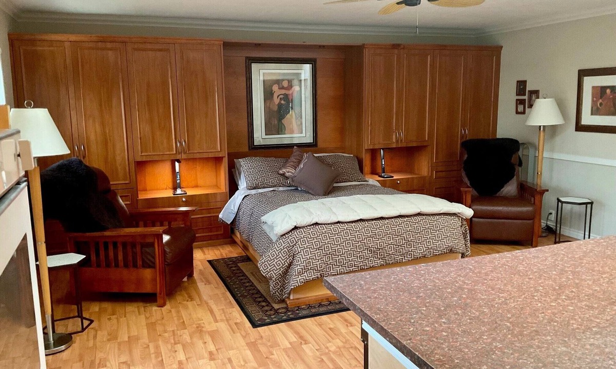 Saanich West Cottage | Private Self Contained Studio Cottage