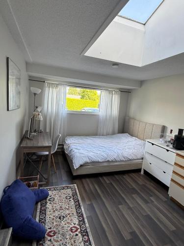 District of North Vancouver House | Private Suite , Private Bath , 10 min to Downtown
