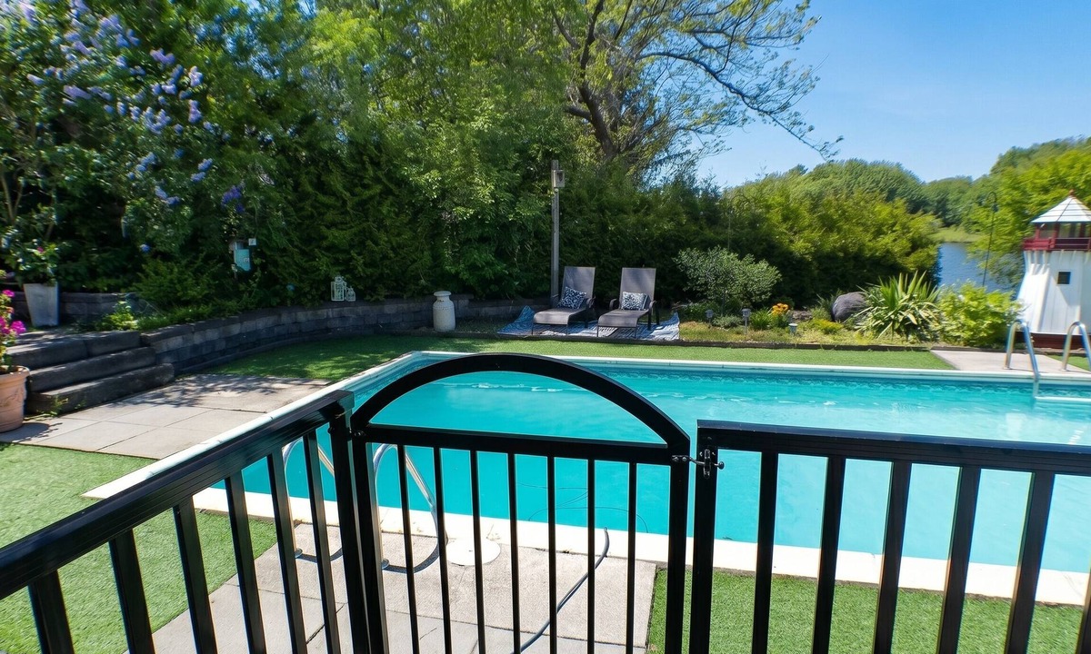 Beaverton Cottage | Private Waterfront Paradise- Pool, Sauna, Hot Tub, Pontoon Boat, Billiard, Bikes