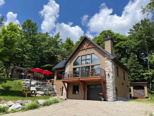Saint-Philemon House | Promontoire-29 Mountain chalet with a hot tub