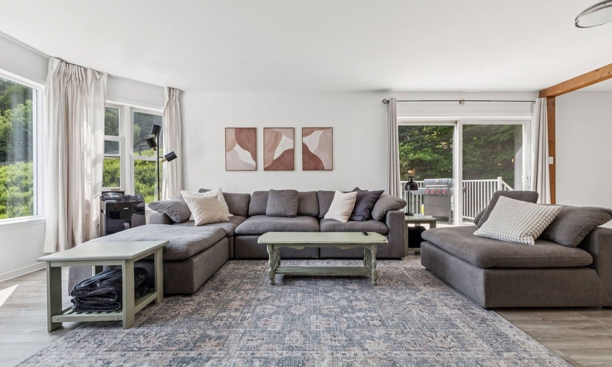 Mont-Tremblant Village House | Quaint Old Village w/AC, VIP Parking Pass: Steps to Lake & P'tit Train du Nord