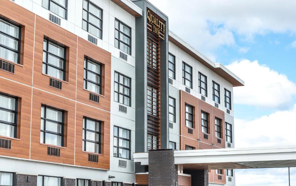 Uashat Hotel | Quality Inn Sept-Iles