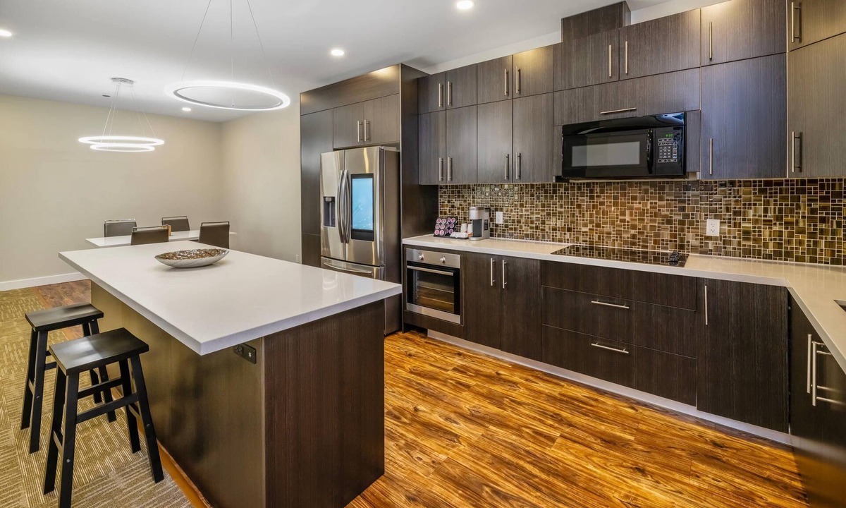 Terrace Hotel | Quality Inn Sunshine Suites