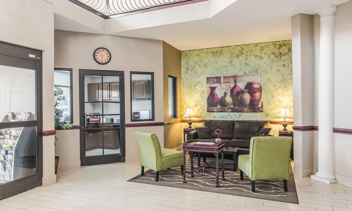 Graham Hotel | Quality Suites Graham - Burlington South