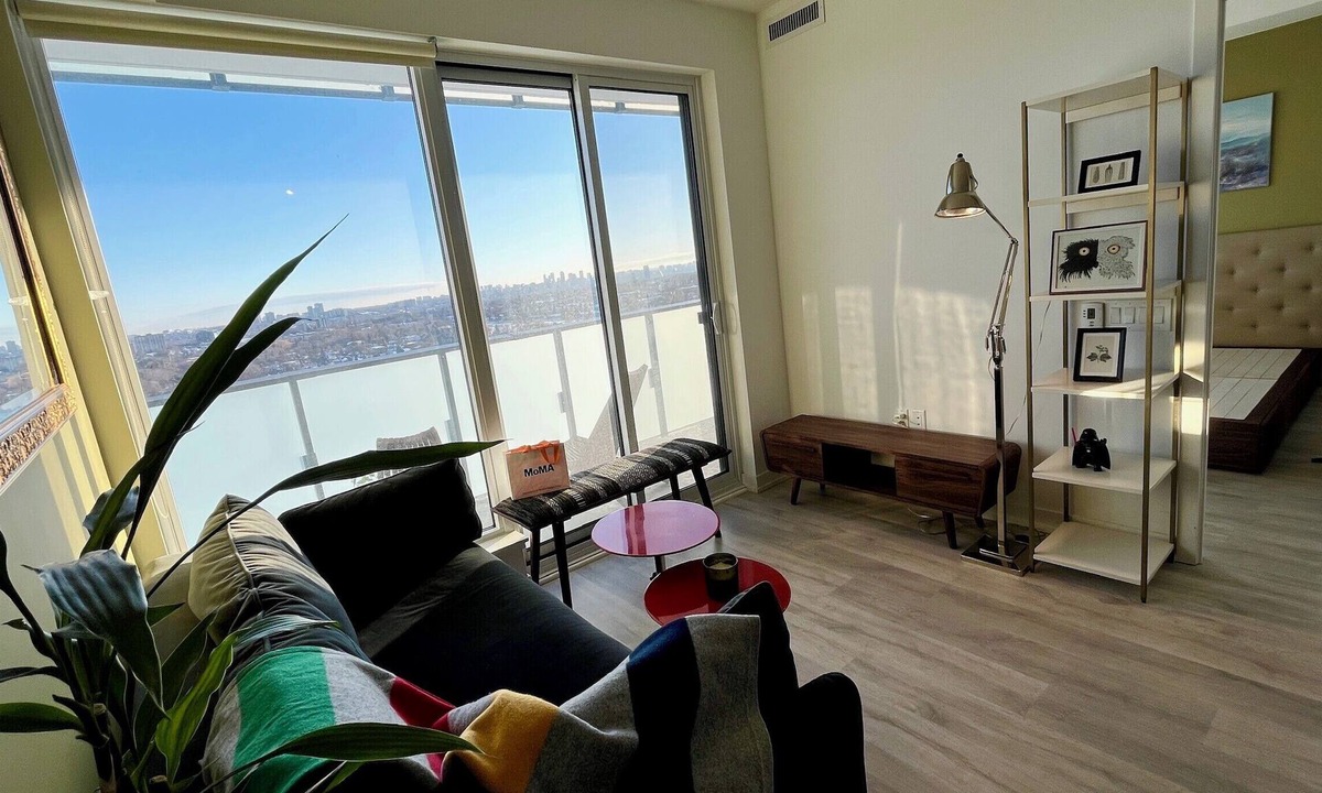 Willowdale Condo | Quiet Luxury yet Vibrant Steps to Subway