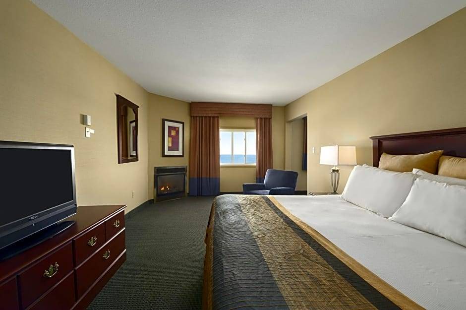 Jordan Harbour Hotel | Ramada by Wyndham Jordan/Beacon Harbourside Resort