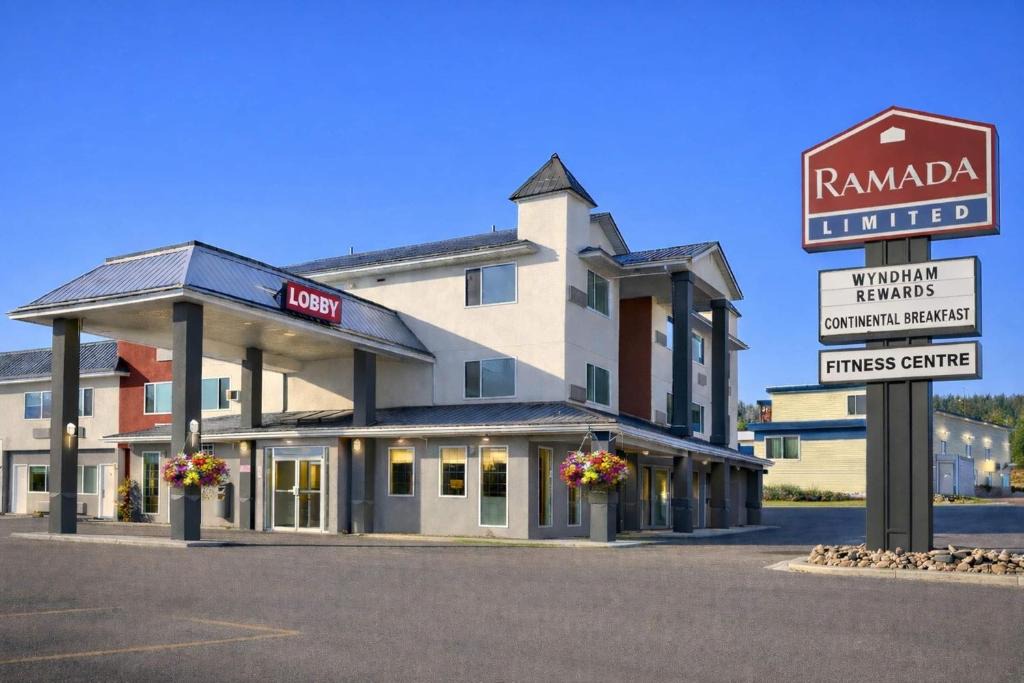 100 Mile House Hotel | Ramada Limited 100 Mile House
