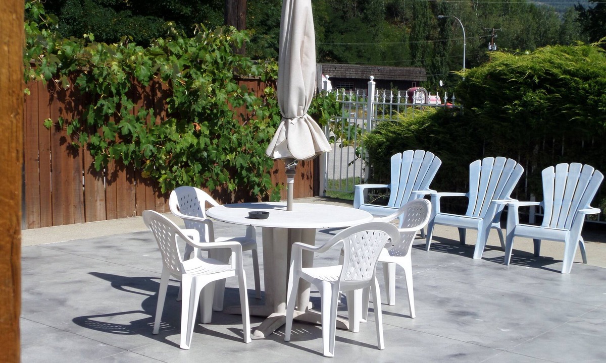 Trail Hotel | Ray Lyn Motel
