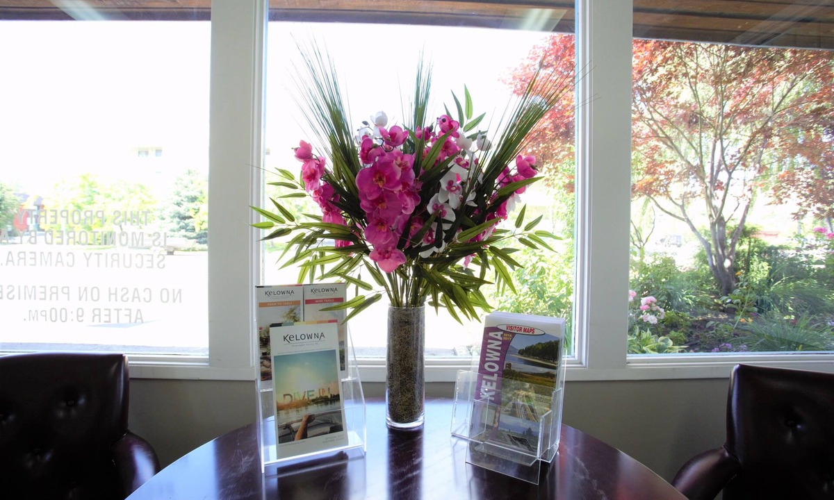 Central Okanagan Hotel | Recreation Inn & Suites